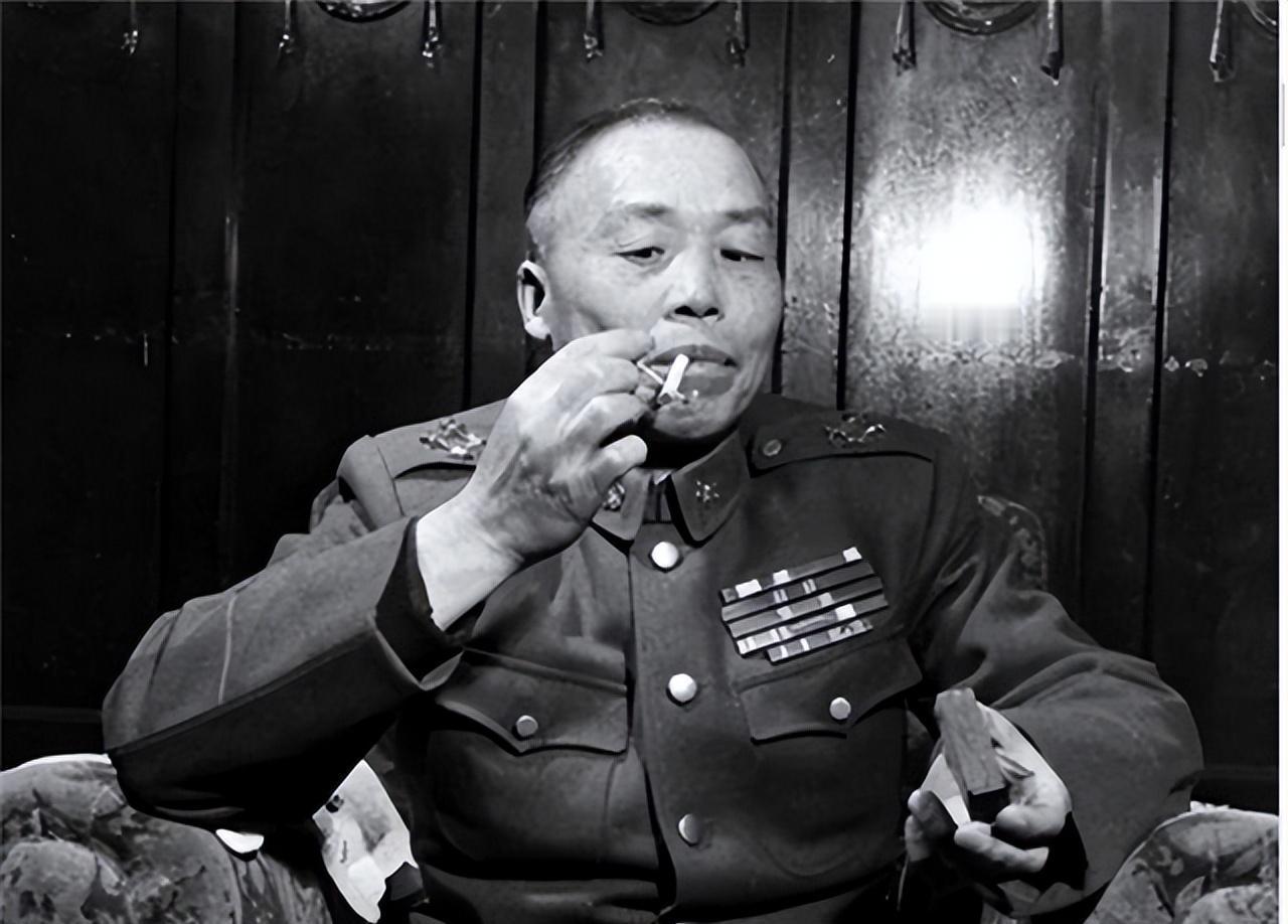 1948年，为了让蒋介石放心，白崇禧逃往台湾的时候，竟然将家人跟朋友都带去了，某