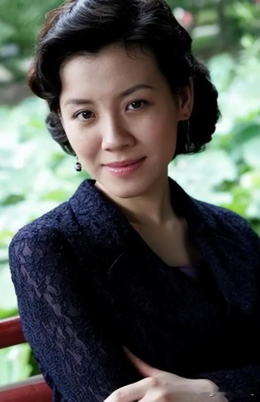 2000年，26岁的刘琳和43岁的导演张黎相爱后，刘琳说：“我想嫁给你，永远陪在