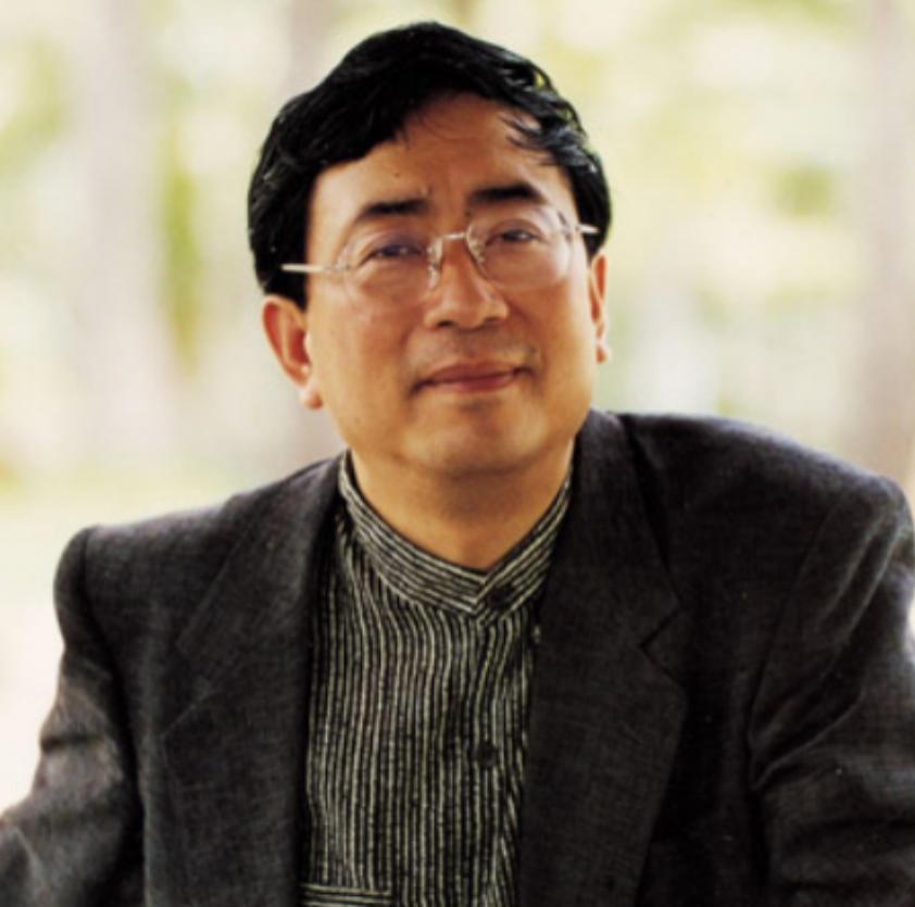 2006年，余秋雨在歌手大赛里担当评委，主持人在读陈寅恪的时候，把恪读成了“kè