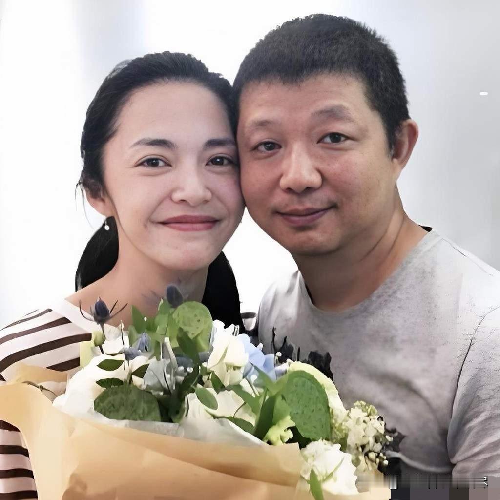 姚晨和曹郁现在官宣离婚，很明显就是醉翁之意不在酒！因为如果说她们多年前就已经离婚