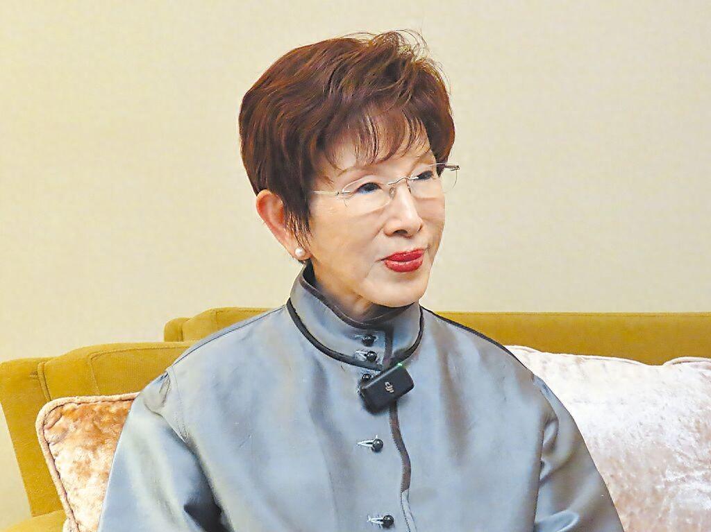 洪秀柱参加阅兵式，这句话我“真的佩服”！洪女士说：来者不怕，怕者不怕！哪怕回去