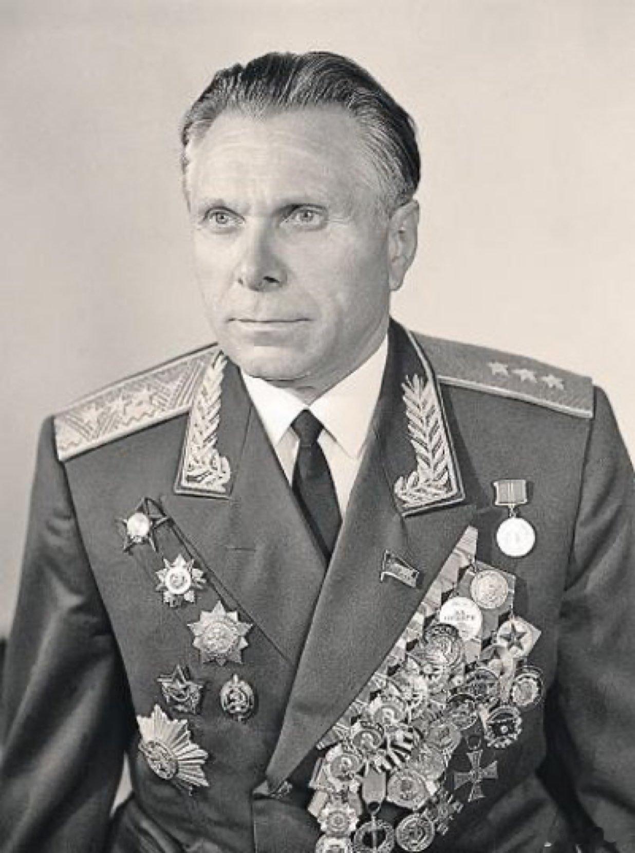 41年前，苏联内务部长晓洛科夫自杀身亡。以今天的标准来看，牠的自杀理由简直荒谬可