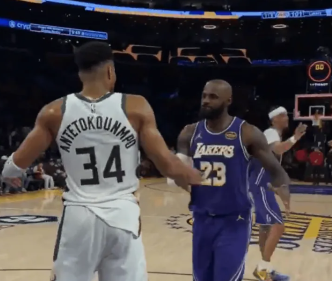 NBA常规赛湖人主场对阵雄鹿的比赛已经结束。赛后，詹姆斯接受了记者采访，谈到对