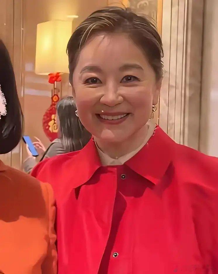70多岁像不像50多岁，太年轻了，不老女神名不虚传，能认出她是谁