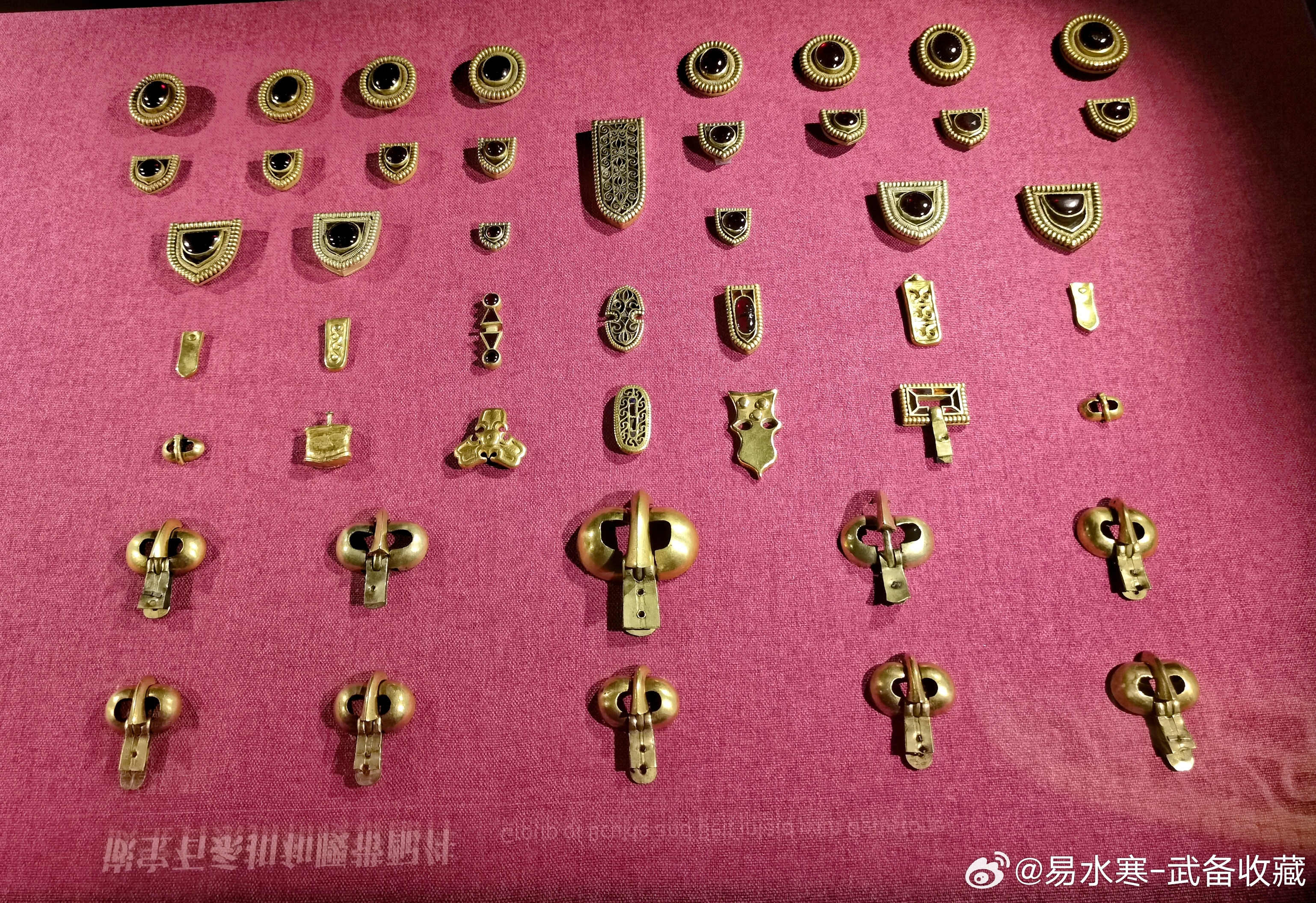 历史历史文物嵌宝石系扣