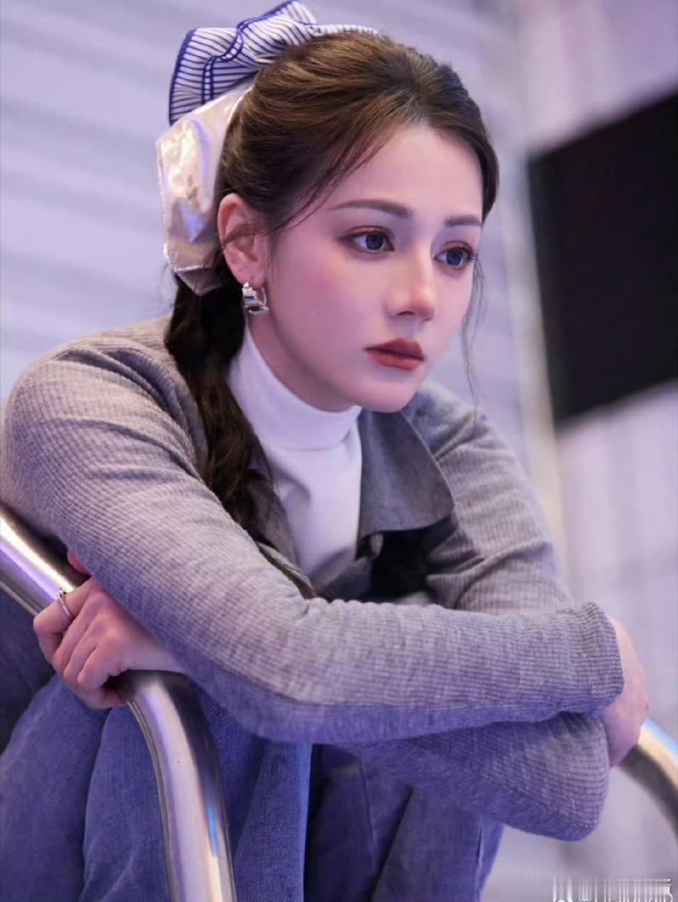 迪丽热巴快急哭了这么糊的图还能这么美！！！​​​