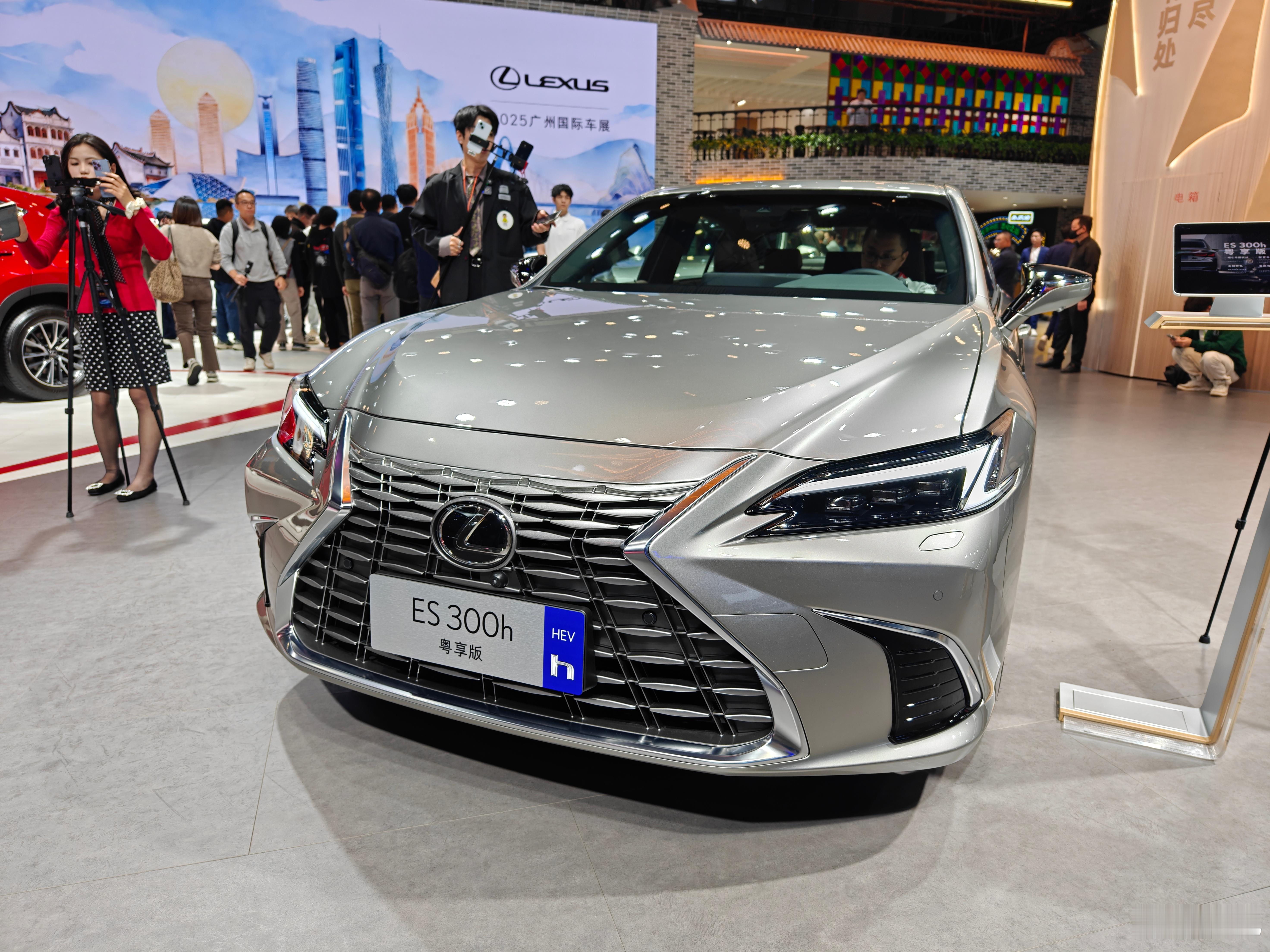 雷克萨斯ES“广州特别版”。只能说，老广爱它，它也爱老广