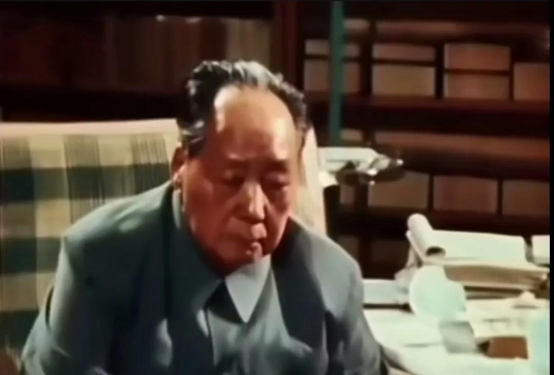 毛主席晚年很孤独的，身边连一个孩子陪伴都没有，他经常自言自语！毛主席到了晚年，