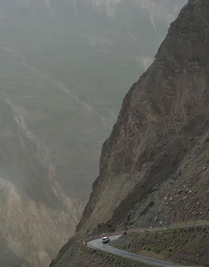 这就是摄影师与普通人的区别！在普通人镜头里，拍出来的景点平平无奇，而在摄影师镜