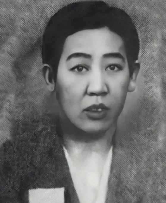 1945年，“东方魔头”川岛芳子被军统抓获，用尽酷刑，守口如瓶，直到戴笠命人扒光