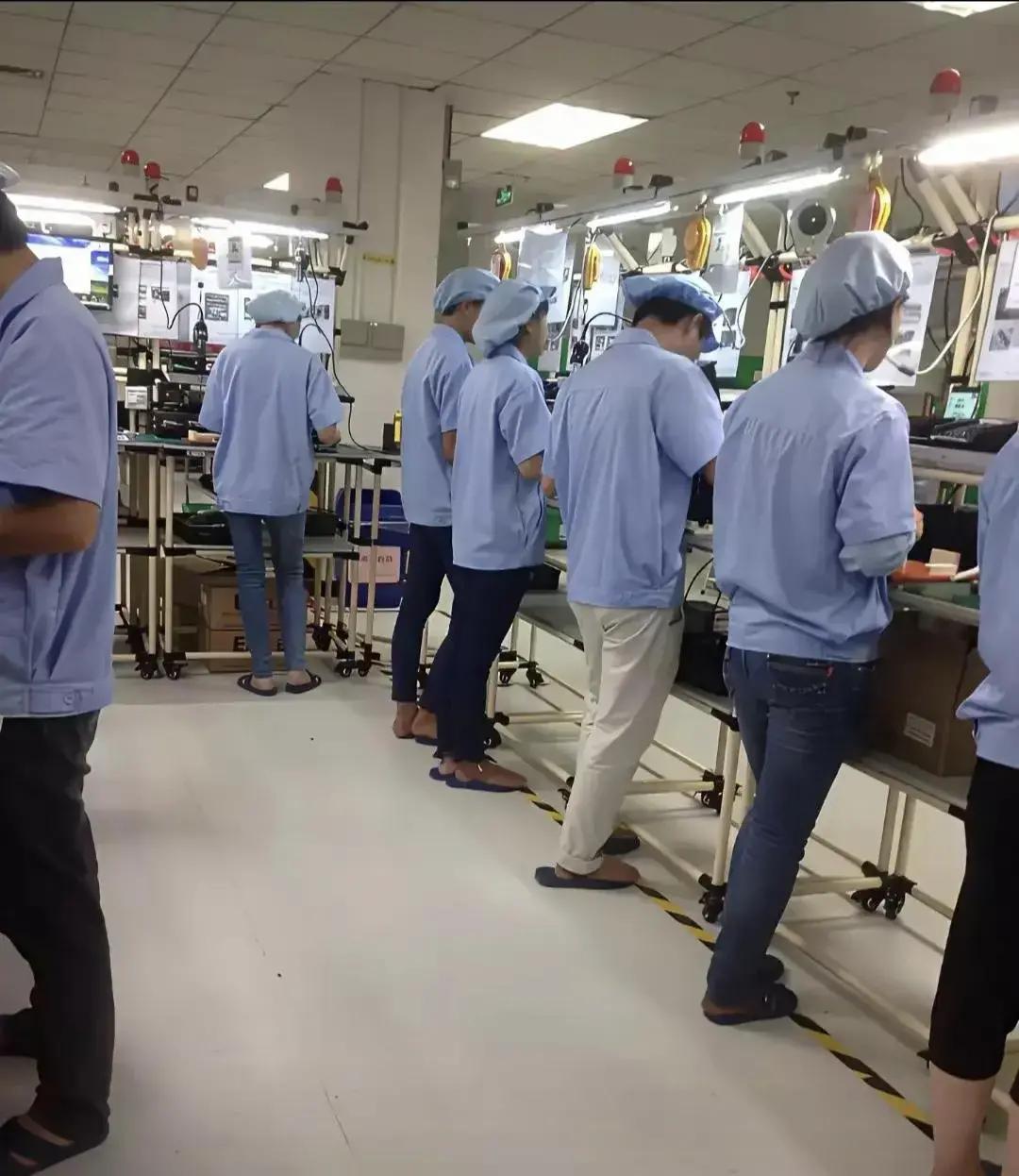 百年前福特知道给工人涨工资，工人才能买得起车；百年后的今天，大企业赚着几个亿，却把正式工全换成外包，