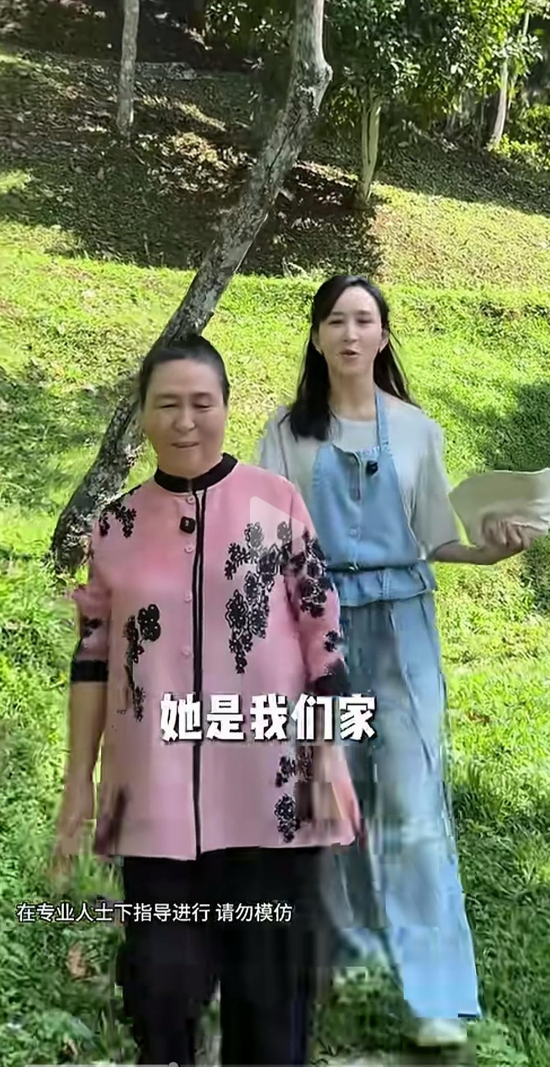 终于知道胡静，为什么这么美了，原来有这么一个漂亮的妈妈。