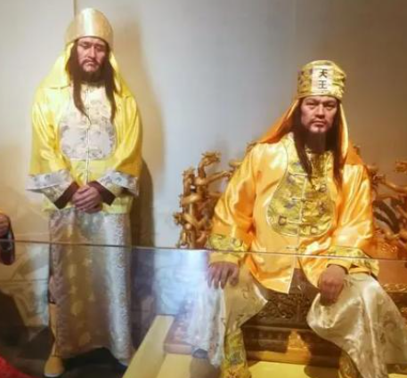1864年，曾国藩撬开洪秀全的棺材后，恶心到当场呕吐。那么曾国藩究竟在洪秀全棺材