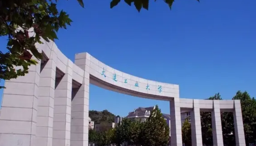 前些天是大连工业大学的事，闹了很大，现在是武汉大学的事，也闹得很大，这两件事太巧
