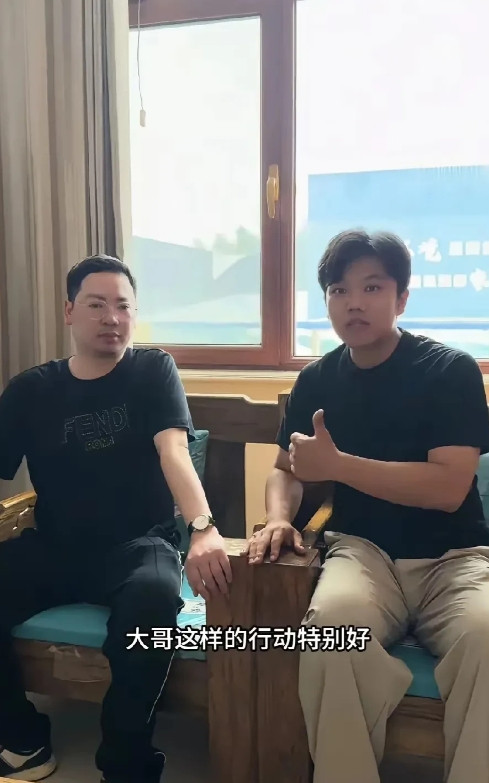 解清帅背后肯定有高人指点，在老解账号发视频试水，评论区一片祥和。解清帅学精了