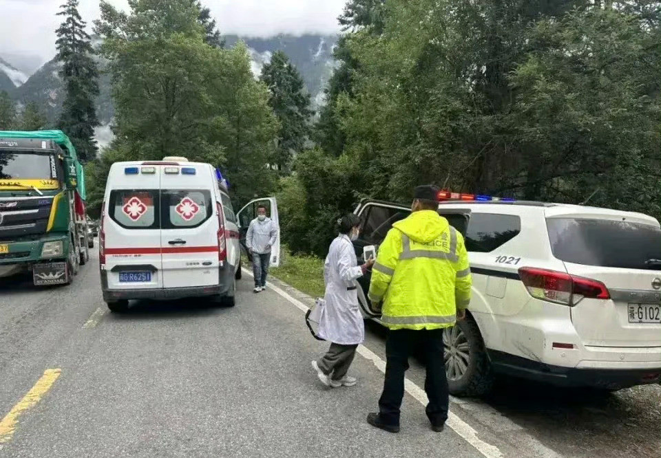 卫健委回应救护车在西藏拉警报旅游热点梳理一名自驾游博主于5月12日发布视频称，