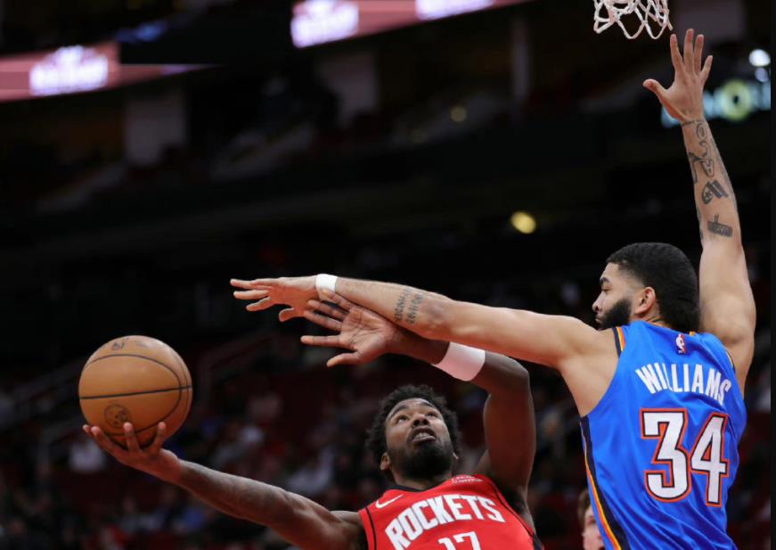 之前3年，伊森是火箭队的前场篮板手和防守大闸，现在伊森转型了，通过本赛季的比赛看