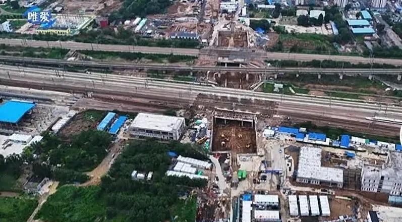 7月3日，石家庄市仓丰路下穿铁路框构桥（东部）正进行线路恢复施工，6月25日框构