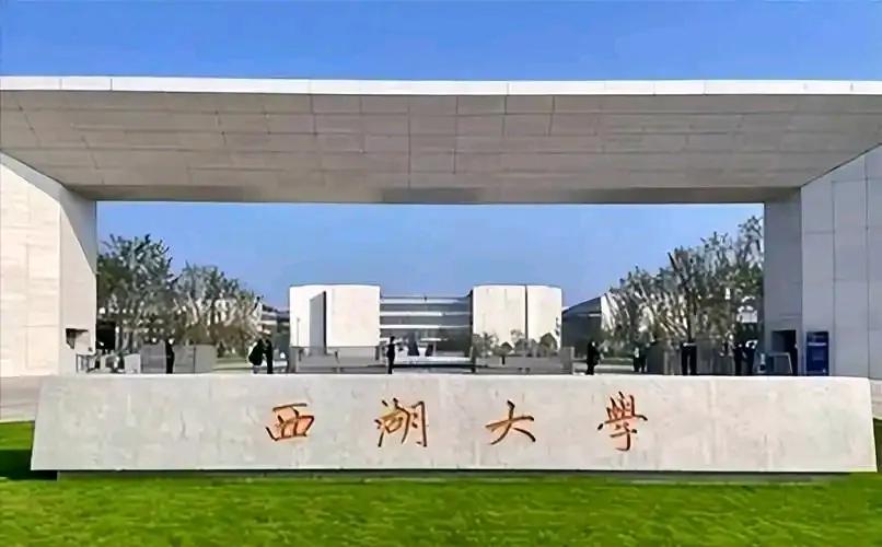 意不意外！有的省市招生工作还没有结束，已经有两所高校本科新生已经开学了。8月