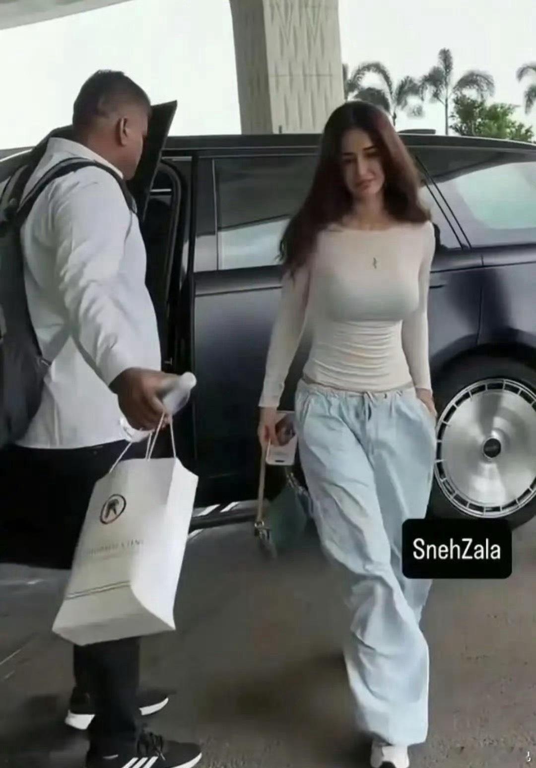 印度第一美人迪莎帕塔尼，身高175厘米，体脂率仅12%