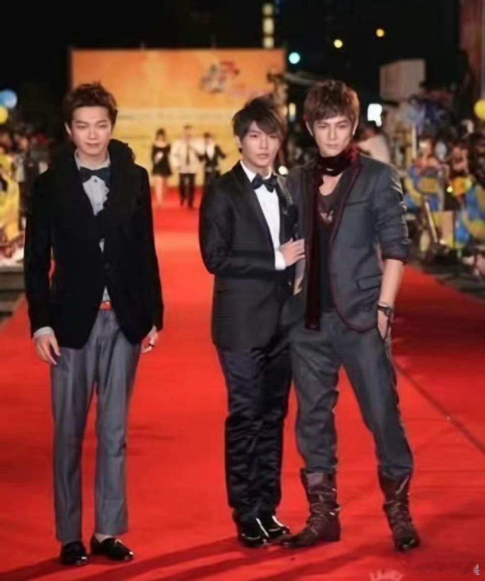 炎亚纶虽然没名分但是爱挂脸真正的恨海情天辰亦儒还是知道的太多了