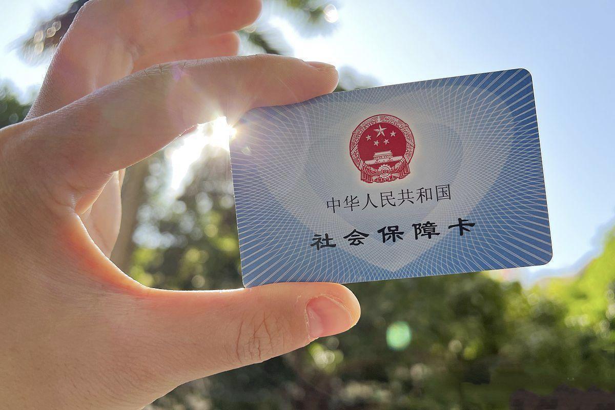 我国社保缴费满15年，退休金是多少吗?第一，职工社保：交146721元，退休金