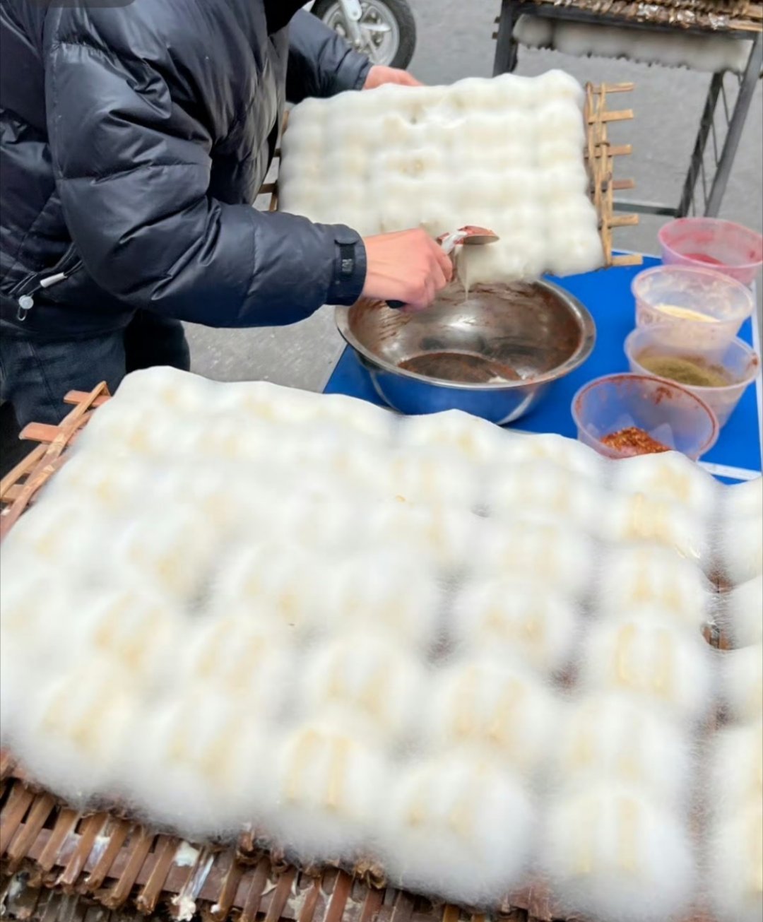 卖霉豆腐已经有人实操上了第一次听说霉豆腐，这是发霉了，还是发酵太多了？有没有吃过