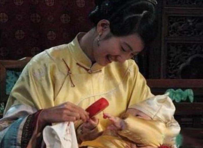 古代的奶妈，孩子一直吃就一直有奶，这背后，藏着一个女人身体的秘密和一部无声的血