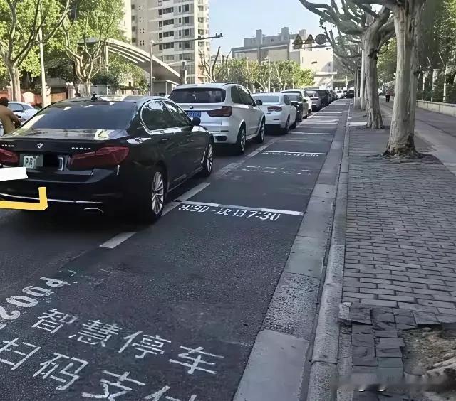 上海的智慧停车收费，0-15分钟收费3块，第一个小时收费7块，这些规定能增收不少