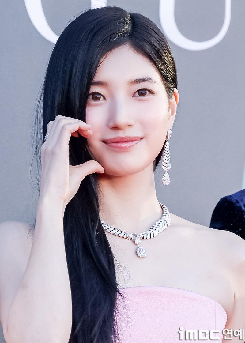 裴秀智💖第62届百想艺术大赏SuzyinAlexPerry&Bouc