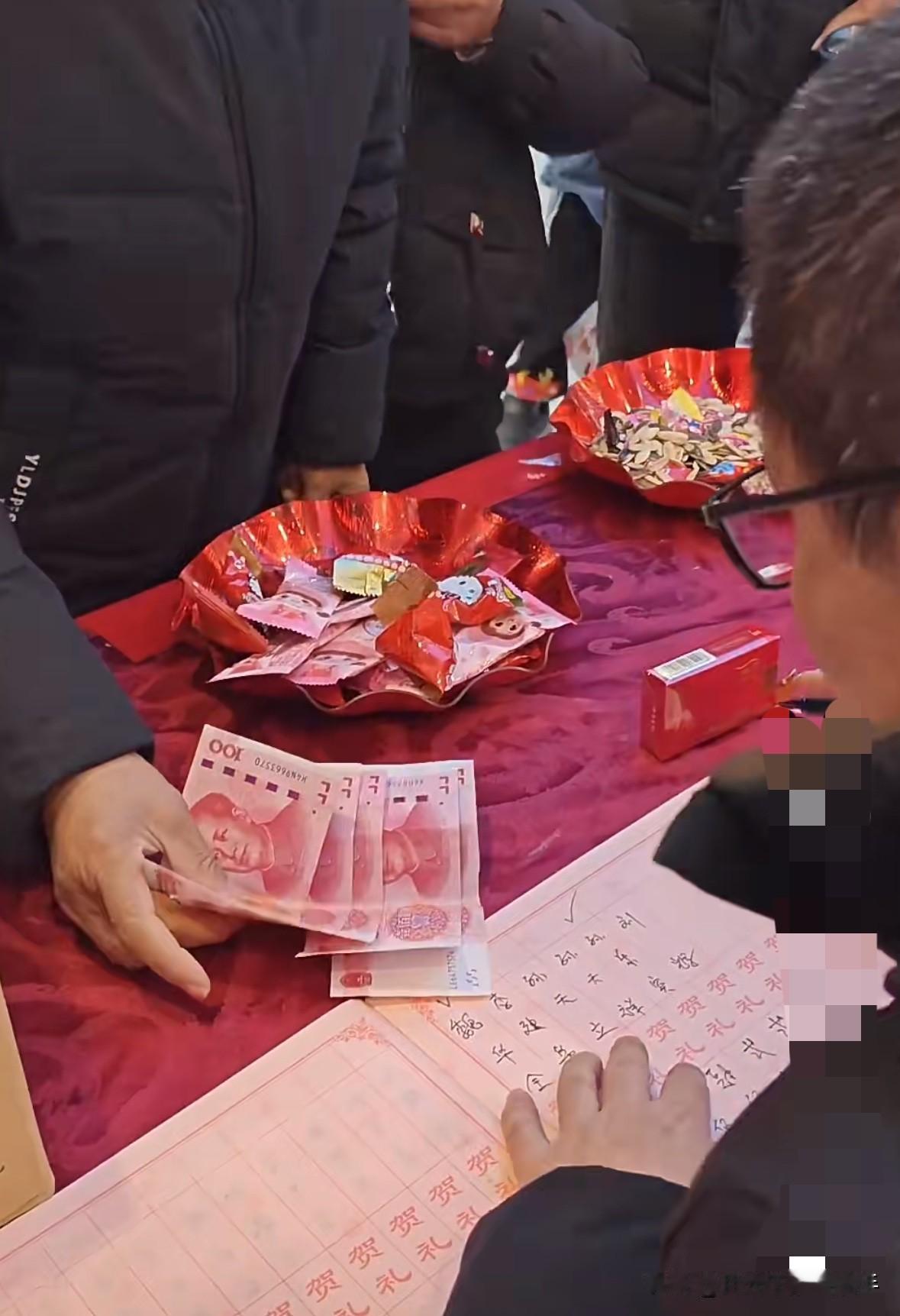 天塌了！闺女结婚办35桌酒席，每桌1000块不含烟酒，七成亲友只随300，