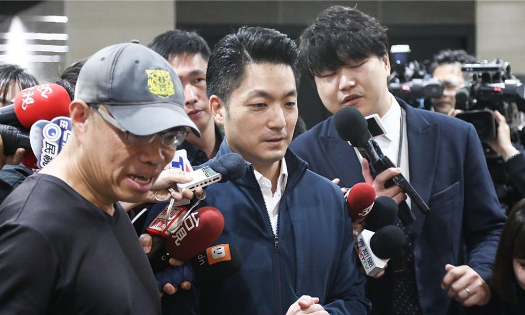 8日上午，台北市市长蒋万安现身台北市信义区公所，出席一年一度的信义区里长座谈会。
