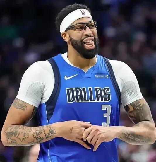 湖人：独行侠，浓眉交易价值越来越低了，不如再和我们做笔交易？独行侠：不，我们再