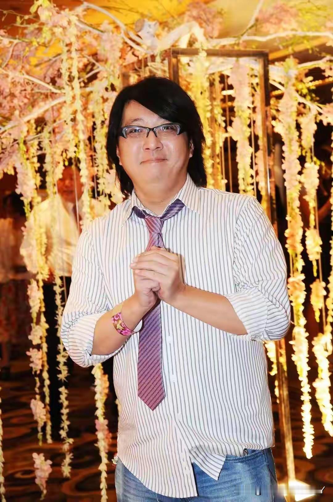 小胖老师袁惟仁还是走了！2026年2月2日，台媒传来消息，这位57岁的音乐制作人