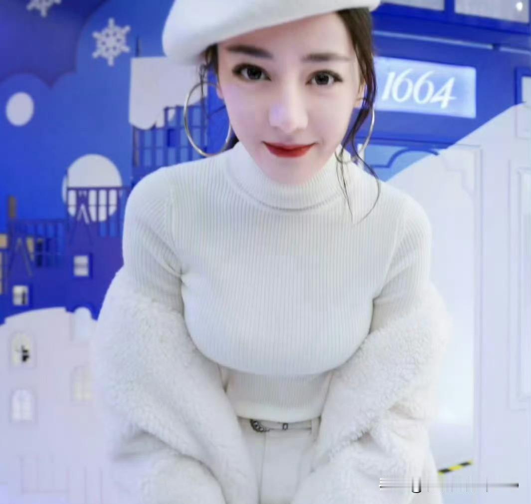 迪丽热巴冬日美图，暖暖的魅力