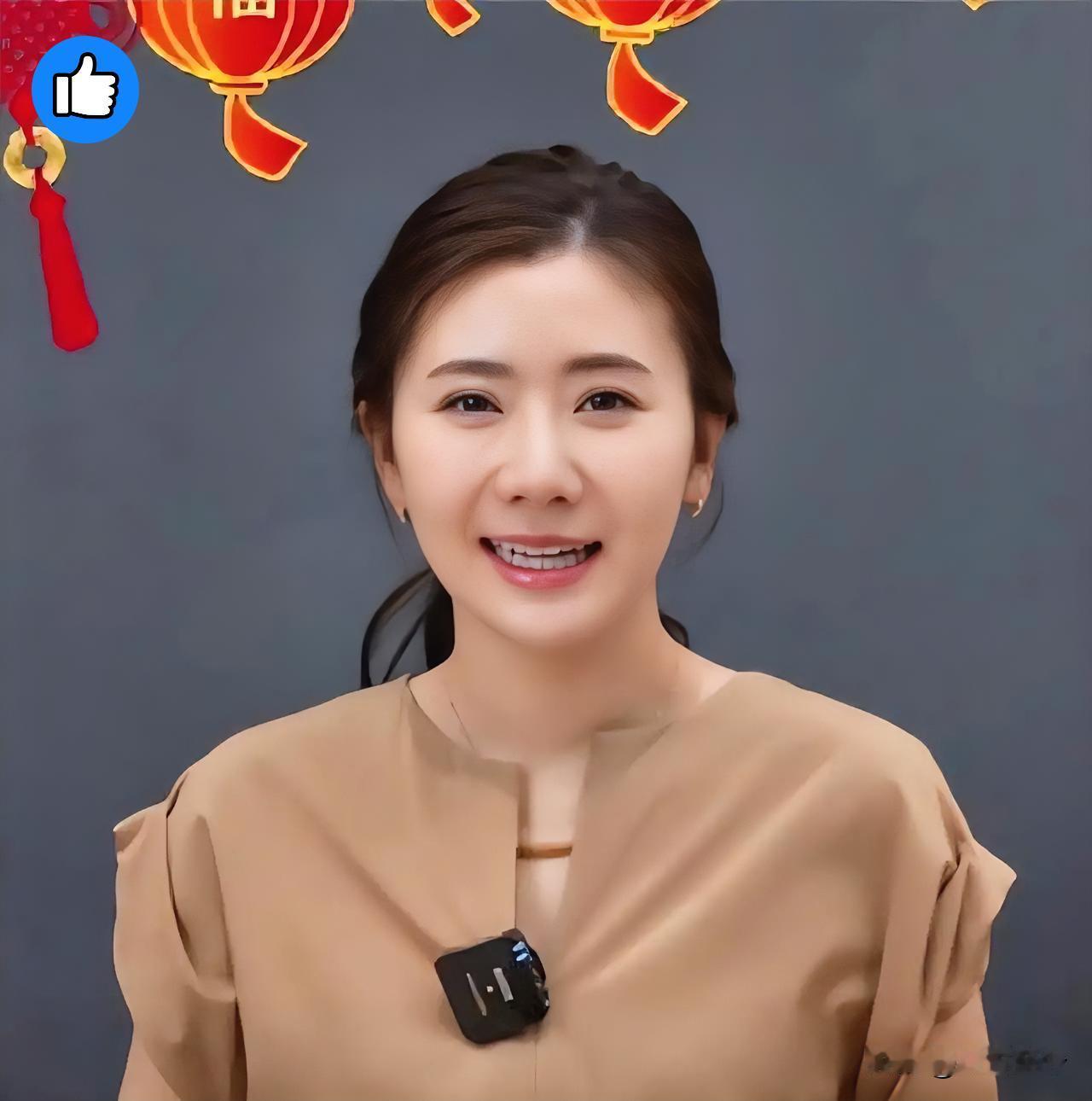 [红脸笑]看到现在还有人盯着福原爱喊打喊杀，说她婚内出轨，真是挺无语的。