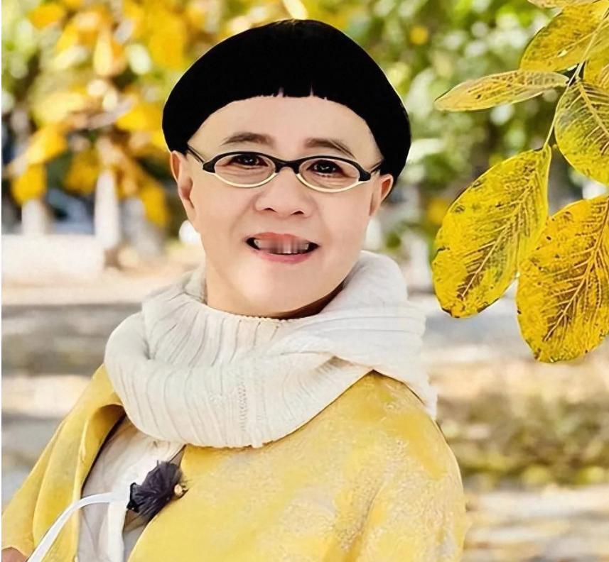 直播间里，58岁的“金龟子”刘纯燕和大家闲聊，随口透露了自己的退休金情况。她说每