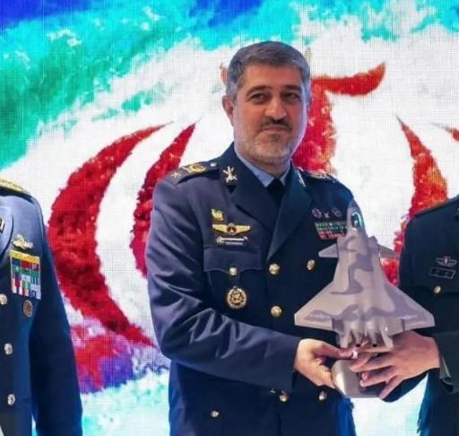 刚刚，伊朗没让老美失望外强中干的牌子直接贴脸在上，果然，飞机模型没起到作用。下