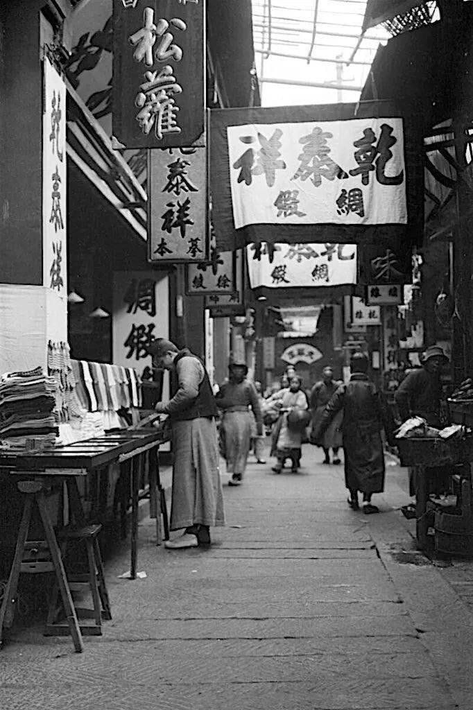 历史知识1930年的江苏苏州古城，苏州有近2500年历史，是吴文化的发祥地。位