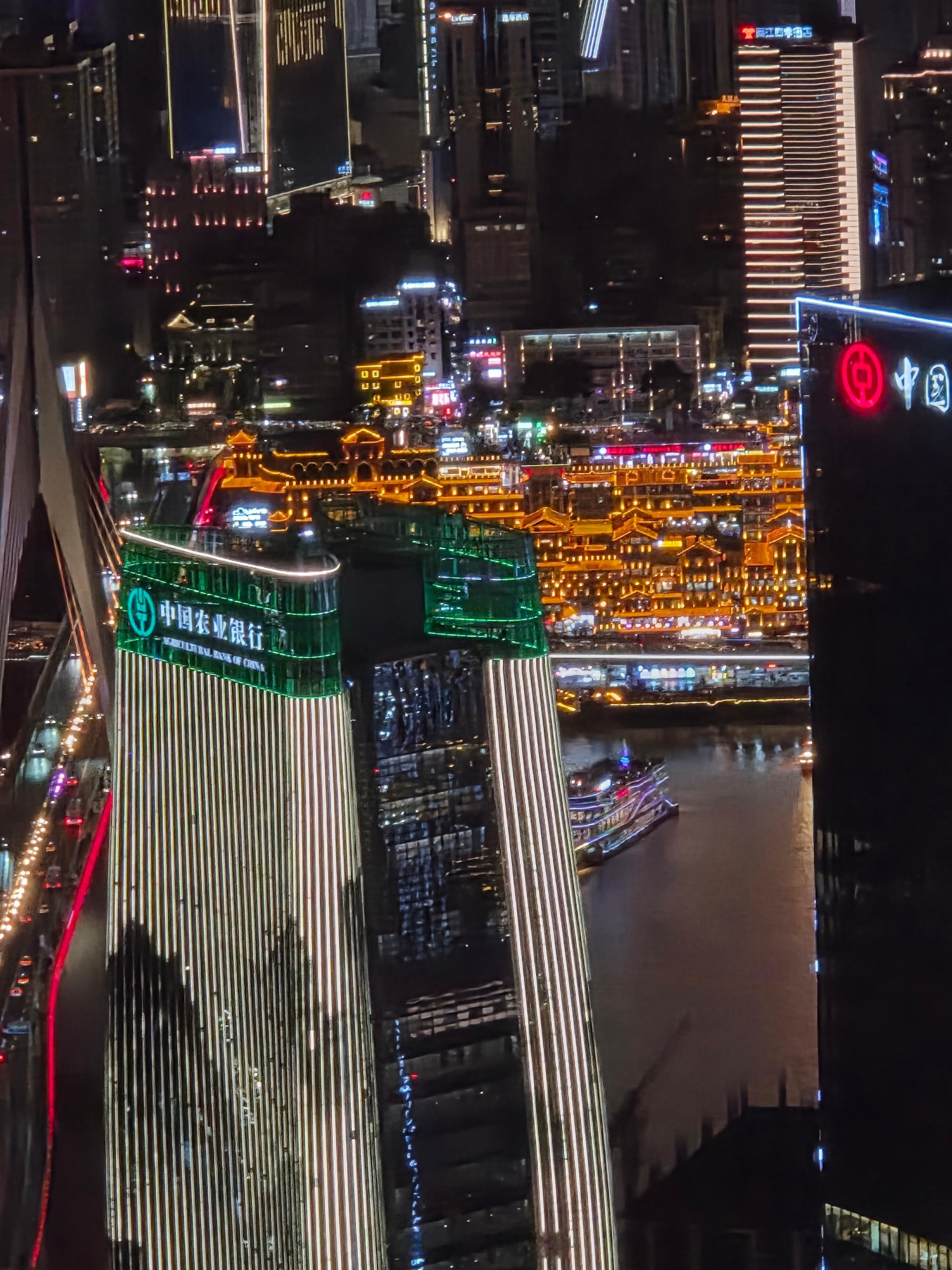重庆这夜景，我以为来上海了呢​​​