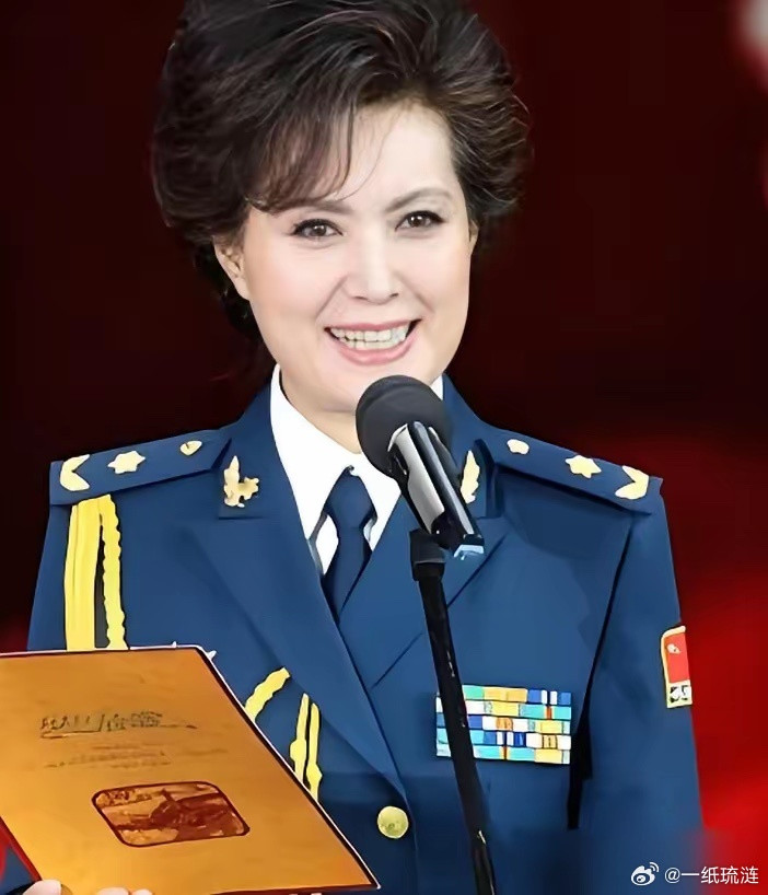 一天挣208万还嫌不够，而她，副军级待遇，工资条却出乎所有人意料。主角叫温玉娟