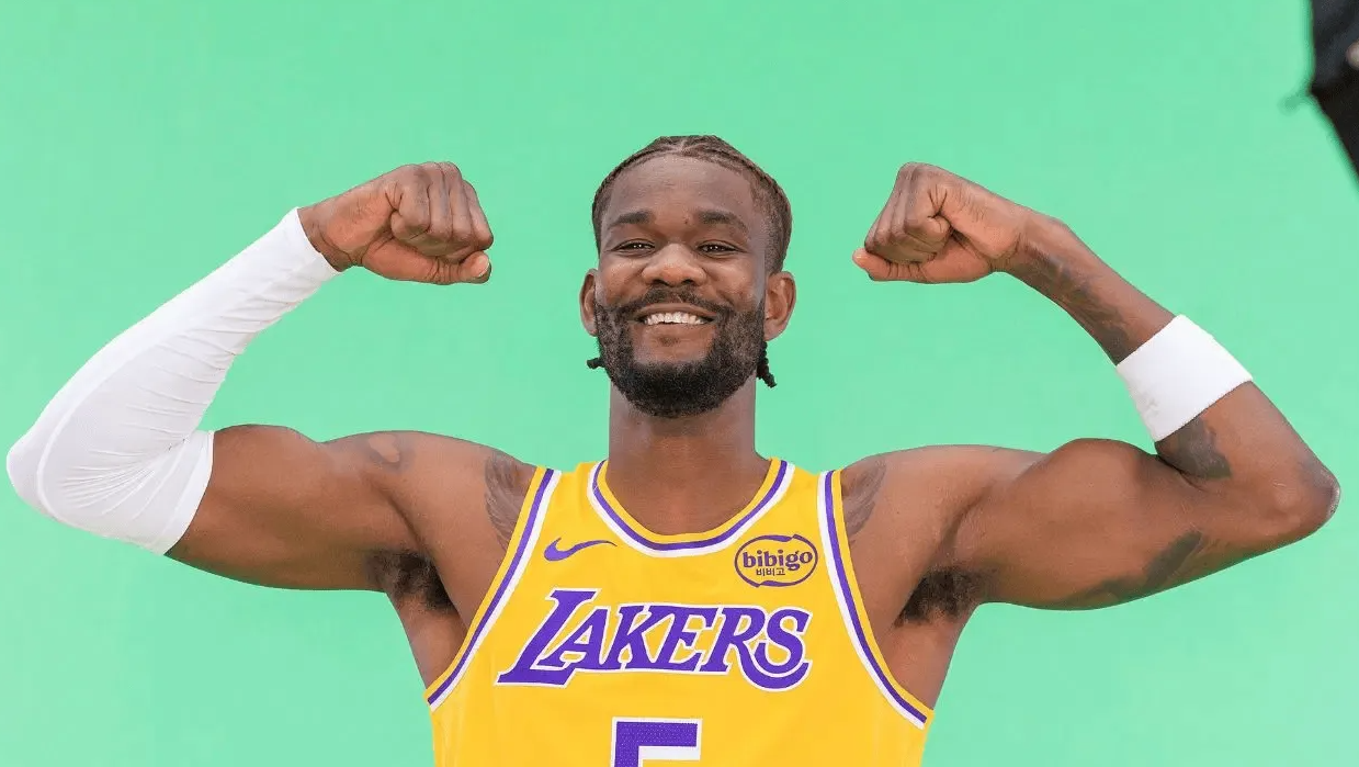 今日NBA季前赛，湖人126-116战胜勇士。赛后，主帅JJ-雷迪克接受了记者