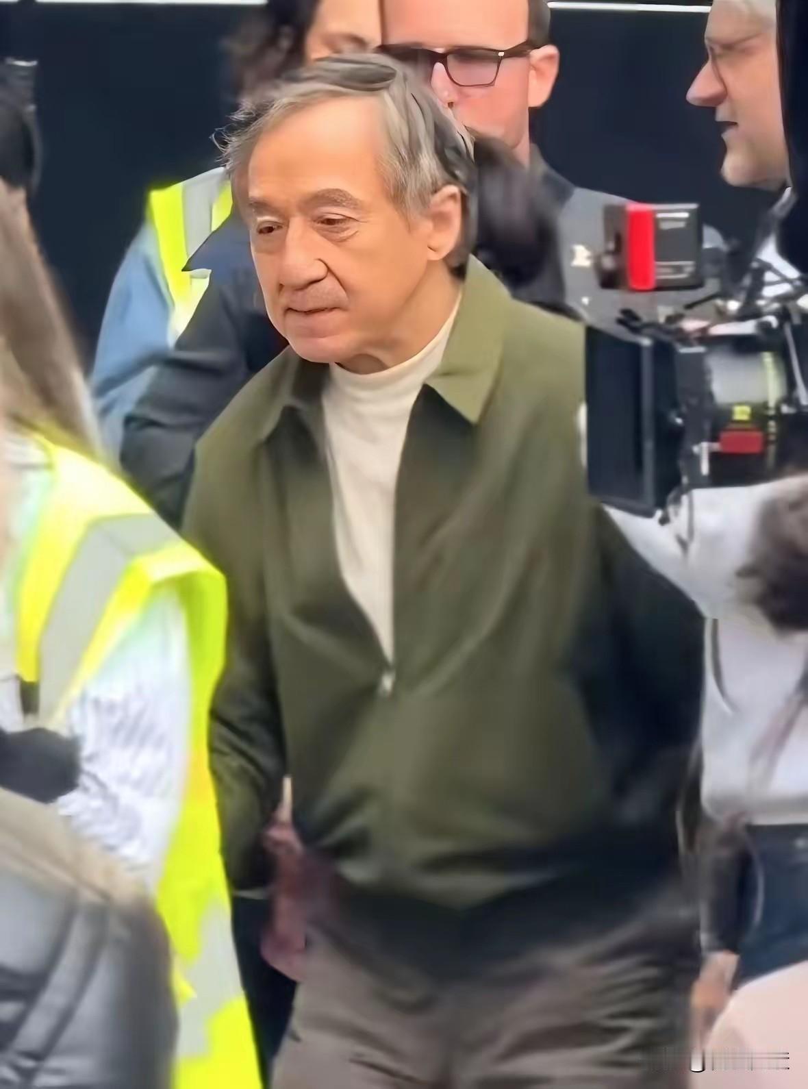 英雄老去，壮心犹在，只是儿孙不上进，也许这是成龙大哥一生最大的遗憾。