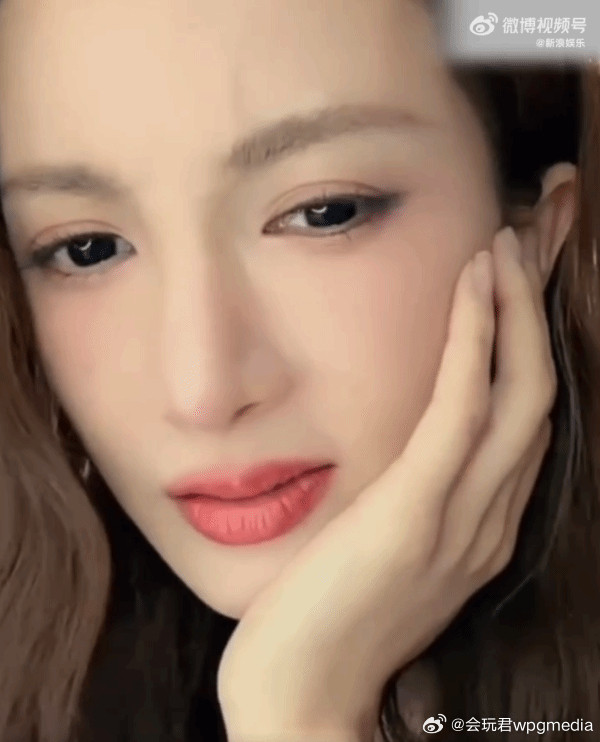 金晨回应粉丝抵制她接新剧：咱也没接过啥烂戏啊？近日，金晨粉丝对其新剧《明川有知夏