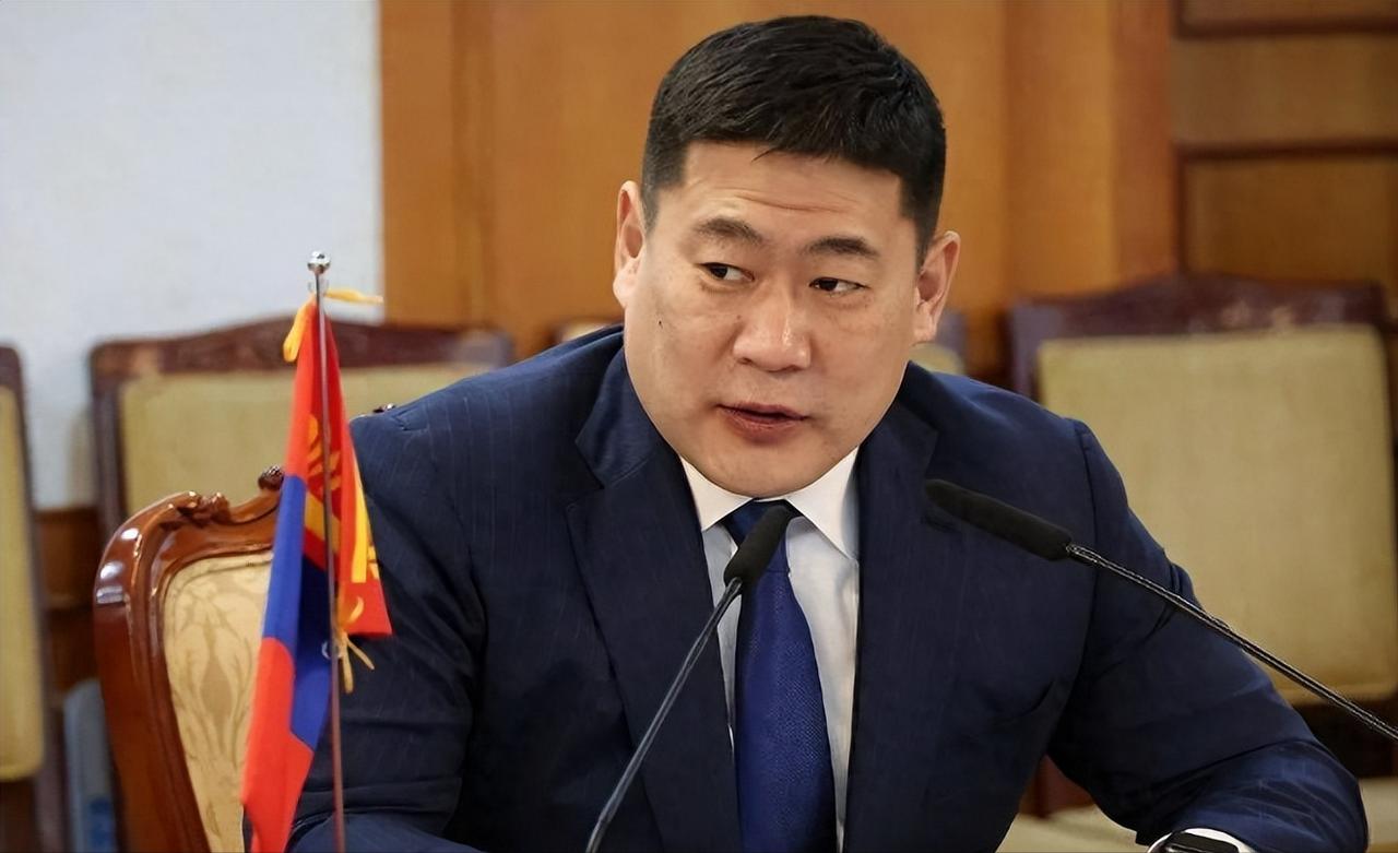 一位蒙古国网友在网上发出了这样一句话：“当初蒙古为何要脱离中国独立出来？独立的意