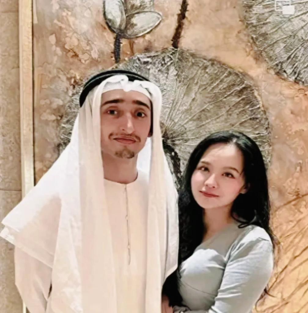 谁都想不到！2018年才20岁的迪拜顶级富家少爷，专程来湖南留学生活，偏偏一眼看