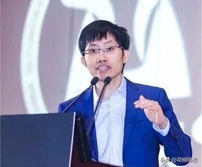 梁文锋，DeepSeek那老板，又放话了。他说中国跟美国差的不止一两年，是原创跟