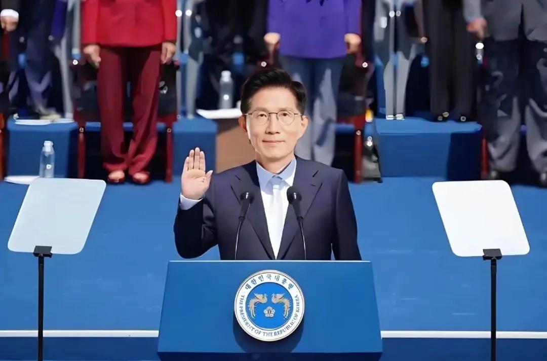 韩国现在最紧张的两个人，一个是金文洙，另一个就是李在明。再过不久，韩国总统是谁就