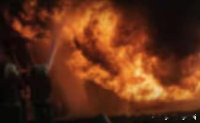 圣诞节也不停！12月25日是西方国家的圣诞节，估计是一年中最大、最隆重、普通人