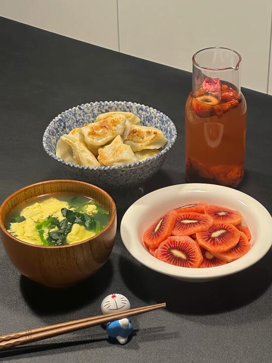 干净饮食：菠菜鸡蛋汤 煎饺子🥟